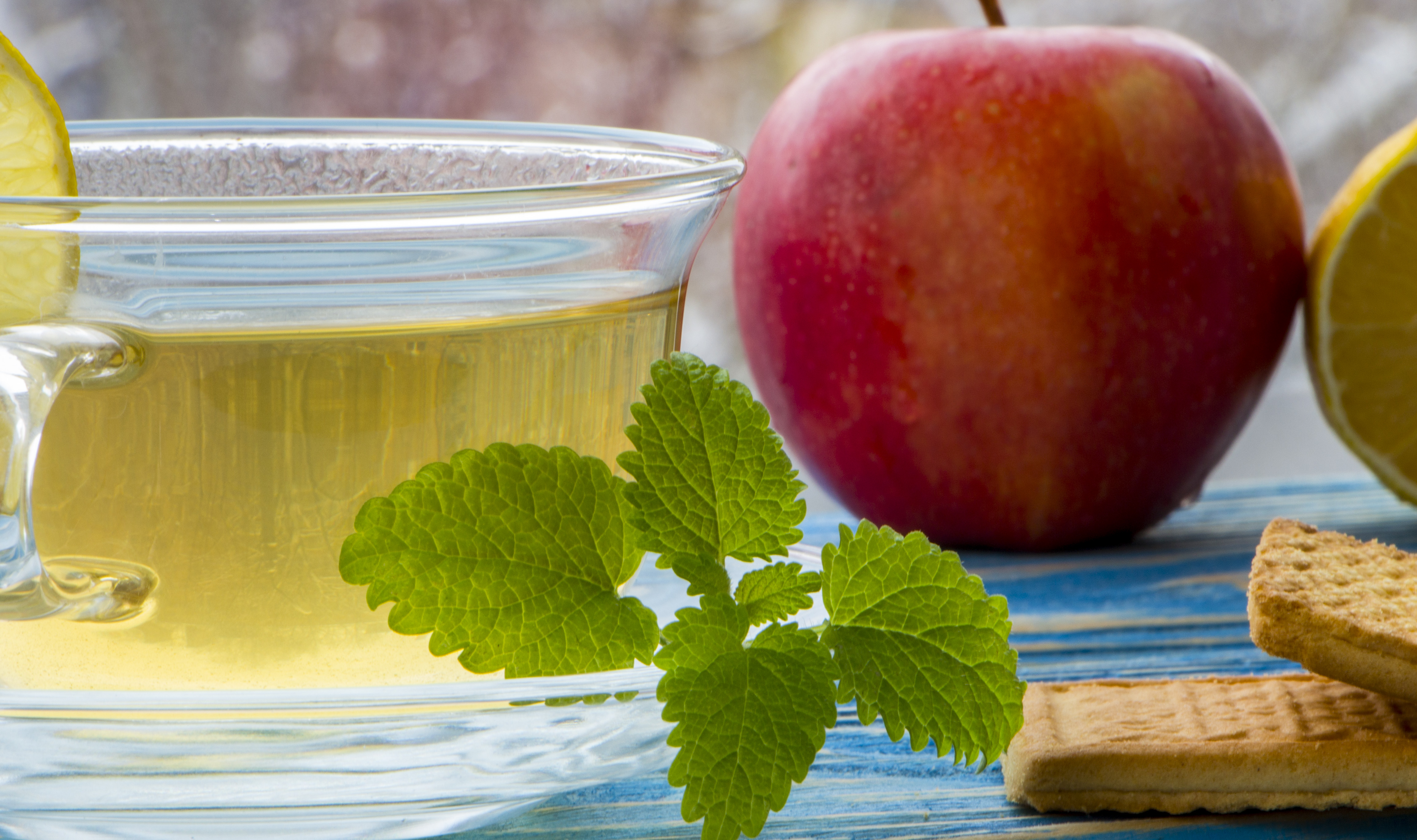 Fastenbrechen mit einem Apfel